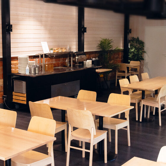 Nurmi & Sulosen Raision kahvilassa pääset nauttimaan herkuista tilavissa kauniin valoisissa asiakastiloissamme