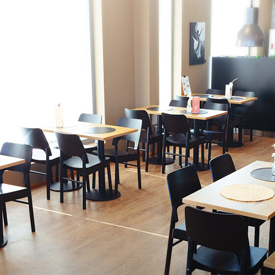 Esteetön sisäänkäynti ja avarat tilat kutsuvat viihtymään